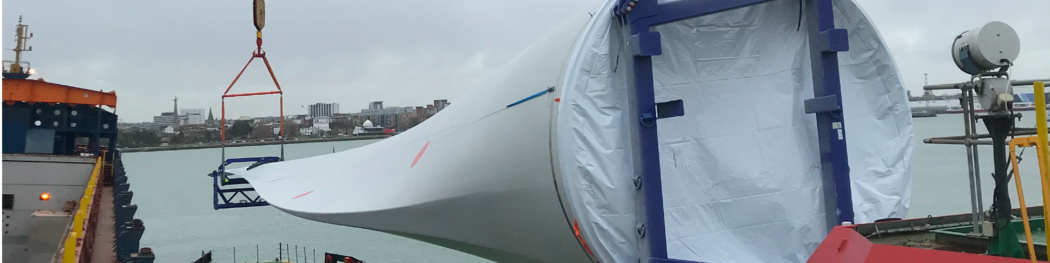 Tandum lift of wind turbine blade